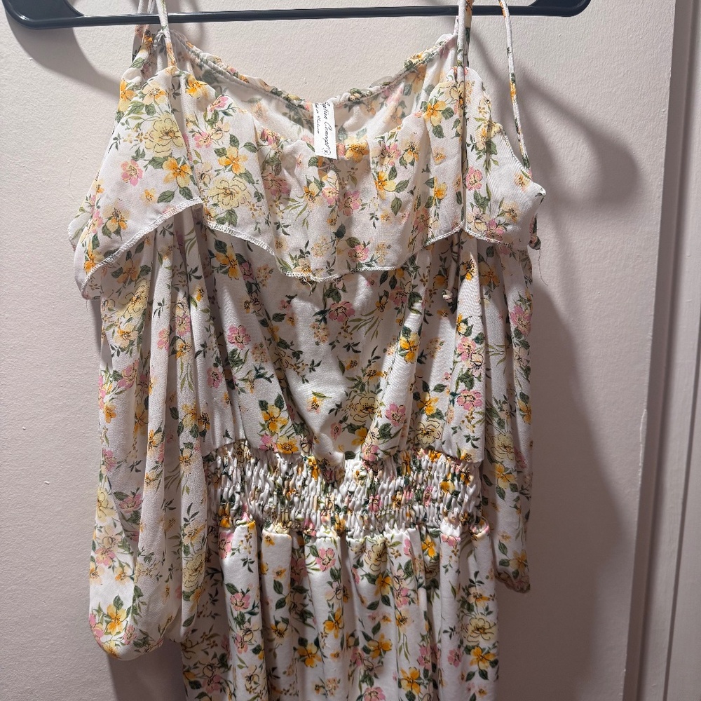 Feminine peasant top for Summer. medium,  floral